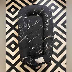 DockaTot Deluxe+ Black Marble EUC